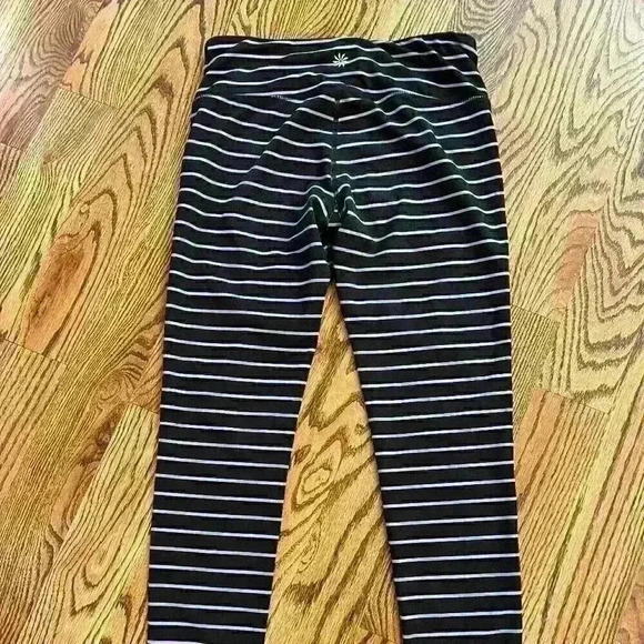 Athleta Black and Gray Stripe Leggings Size Small - Picture 4 of 5